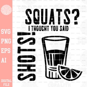 Può includere: Design digitale in bianco e nero con il testo "SQUATS? I THOUGHT YOU SAID SHOTS!" accanto a un bicchierino e una fetta di limone. Il design include anche le opzioni di tipo di file: SVG, PNG, EPS e AI.