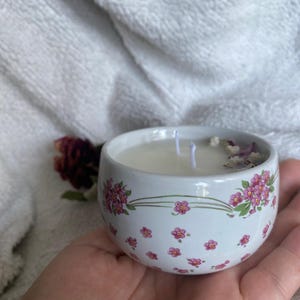 ミニ桜キャンドル – 植物性ワックス – ヴィンテージピンクの花柄ボウル – ユニークでロマンチックな装飾品