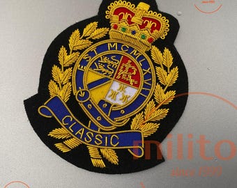 Insignia de Blazer con Alambre de Oro Bordada a Mano: Emblema del Escudo Real
