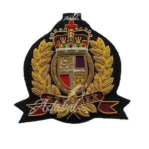 Vintage handbroderade Bullion Wire-kavajmärken: Royal Crest-emblem