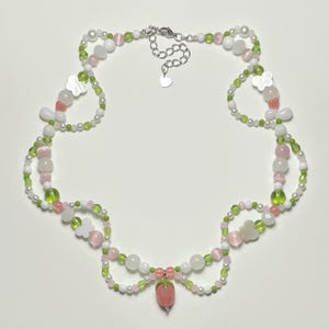 frühlingsblüten kette, handgemacht perlen schmuck, y2k, fairycore, kokette, trendy, stern, herzen, erdbeer perlen, nixe, geschenk