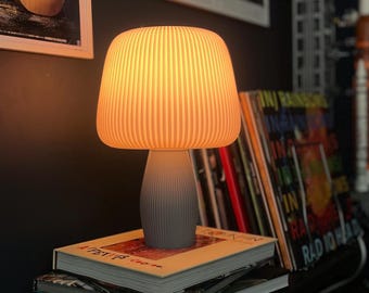 3D Printed Ribbed Table Lamp – Modern Bedside Ambient Light