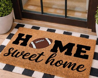 Tapete "Lar Doce Lar", Decoração de Futebol Americano, Tapete de Boas-Vindas, Tapete para Porta de Entrada, Tapete Externo, Decoração para Porta de Entrada, Presente para Amante de Esportes, Mãe de Jogador de Futebol Americano