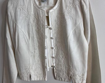 Jaqueta vintage branca bordada Karin Stevens, blazer cropped floral jacquard, tamanho 6, estilo nupcial cottagecore boho.