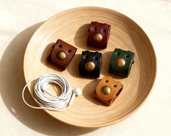 Juego de 3 organizadores de cables con forma de oso - Soporte para cables de cuero hecho a mano para auriculares y cargadores, organizador de cables de viaje y de escritorio para el hogar