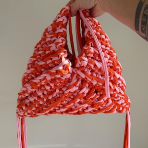 Chunky Mini Bag - Virkad triangelväska - Handgjord handväska