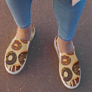 Donuts Art Women Walking Shoes Slip on Fashion Sneakers Casual Canvas Sneakers for Comfortable Flats Low Top Shoes for Back-to-School Gifts