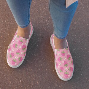 Strawberries Art Women Walking Shoes Slip on Fashion Sneakers Casual Canvas Sneakers for Comfortable Flats Low Top Shoes