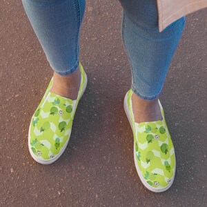 Apples Art Women Walking Shoes Slip on Fashion Sneakers Casual Canvas Sneakers for Comfortable Flats Low Top Shoes for Back-to-School Gifts