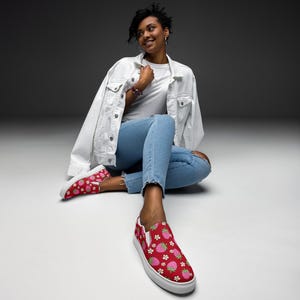 Strawberries Art Women Walking Shoes Slip on Fashion Sneakers Casual Canvas Sneakers for Comfortable Flats Low Top Shoes for Back-to-School