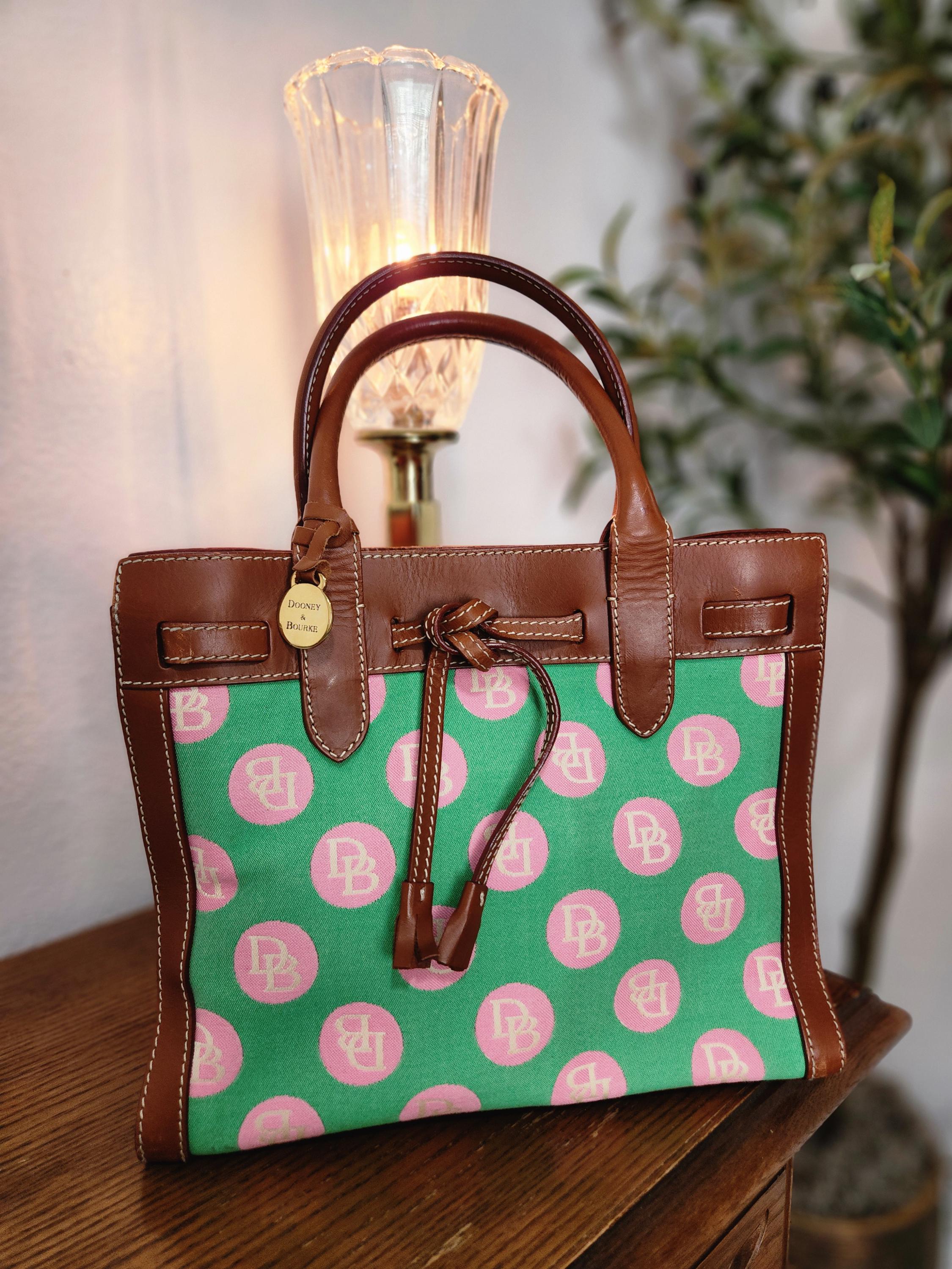 2000年代初頭のDooney & Bourke DBモノグラム ドローストリングバッグ 