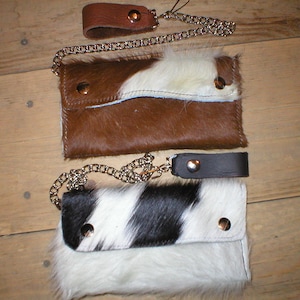 Cartera de cuero hecho a mano con pelo de vaca peluda, trifold, grande, a presión, para motorista, con cadena para cinturón