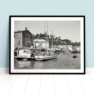 24x36 Giclee Gallery Print, Wall Decor Travel Poster Oregon Waterfront View of Fishing Boats Photograph Newport 24x36 Giclee Gallery Print, Wall Decor Travel Poster Oregon Waterfront View of Fishing Boats Photograph Newport