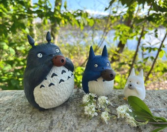 Japansk skogsanda | Handmålade Totoro-figurer: Studio Ghibli-samlarobjekt, set om tre