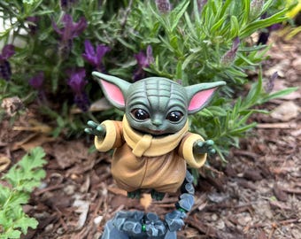 Cute Grogu (Baby Yoda) Floating Figurine – Star Wars Inspired Desk Decor – Handcrafted Style Collectible – Gift for Fans