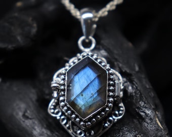 Vintage Labradorite Locket Pendant-925Silver Plated Handmade Poison Pendant-Locket Pillbox Pendant-Compartment Gemstone Pendant-Gift For Her