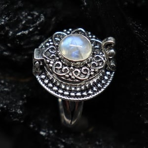 Vintage Moonstone Poison Ring- 925Silver Plated Handmade Poison Ring- Compartment Pill Box Ring- Locket  Women Ring- Snuff Ring Gift For Her