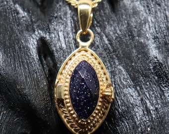 Collar con medallón venenoso de arenisca azul, colgante pastillero chapado en oro de 18 quilates
