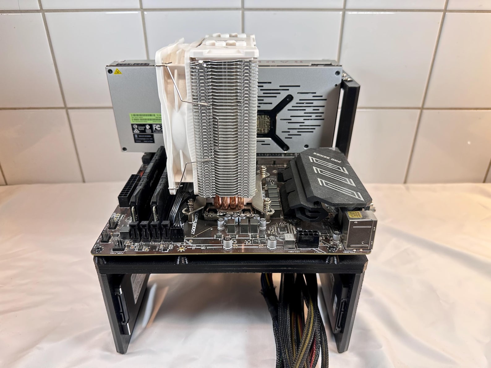 Lockable Computer Test Bench Open-air Computer Test Bench — Modular PC Assembly Platform With GPU ...