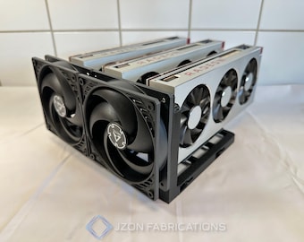 Open-Air-Bench-Rahmen mit drei Grafik-Grafikkarten — Multi-Card Layout, Test, Lab, Arbeitsstation & KI-Nutzung