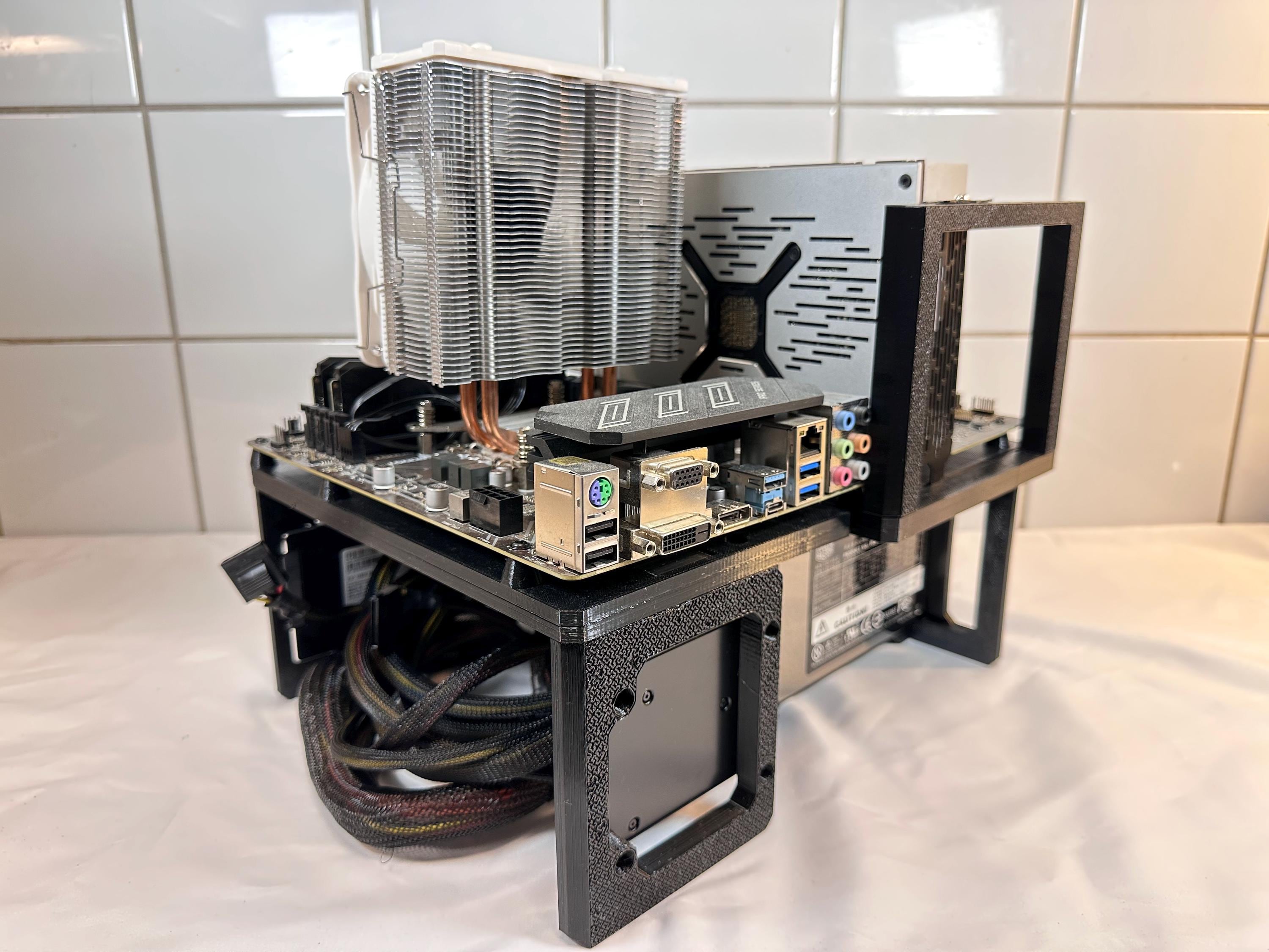 Perfect Computer Test Bench Open-air Computer Test Bench — Modular PC Assembly Platform With GPU ...