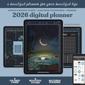 Può includere: Un'agenda digitale visualizzata su più tablet. Lo schermo principale mostra una scena notturna con una luna crescente sopra uno stagno. Il testo include "2026 digital planner", "8 pagine a colori" e "adesivi abbinati".