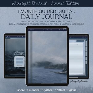 Puede incluir: Tres tabletas que muestran un diario digital titulado Lakelight Journal - Summer Edition. Las pantallas presentan un diario guiado de 1 mes con intenciones mensuales, reflexiones y páginas con un paisaje de lago brumoso y papel rayado.