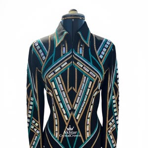 Jaqueta de apresentação estilo western personalizada nas cores preto, vermelho e roxo, camisa de equitação com cristais, traje para apresentações e competições.