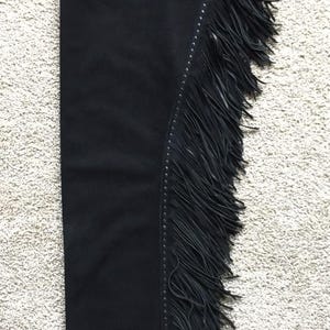 Benutzerdefinierte Hand-punzierte Western Show Chaps - Navy Blaue Wildleder Reit Chaps mit Türkis Concho & Fransen BLACK