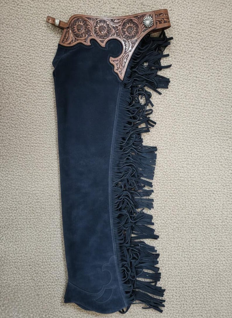 Benutzerdefinierte Hand-punzierte Western Show Chaps - Navy Blaue Wildleder Reit Chaps mit Türkis Concho & Fransen BLUE