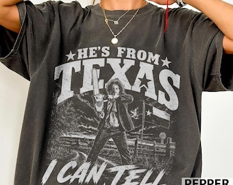„Er kommt aus Texas, das kann ich erkennen“-Shirt in bequemen Farben, Slasher-Horror-Halloween-Shirt, Texas-Kettensägen-T-Shirt mit Grafik, Vintage-Horror-Fan-Geschenk