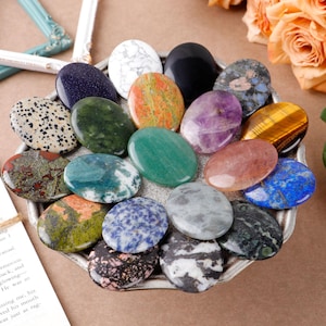 Natural Crystal Worry Stone, Meditation Crystal Pocket Stone, Amethyst|Rose Quartz|Crystal, Healing Gems, Stress Reduction & Relaxation Gift