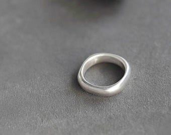 Handmade 999 Fine Silver Square Round Ring, Unique Geometric Silver Band, Minimalist Unisex Statement Jewelry, Artisan Silver Gift, Custom