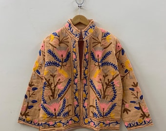 Casaco Suzani de veludo com bordado, modelo batton, ideal para o inverno. Perfeito para ocasiões especiais. Ideal também como quimono de veludo. Ideal para viagens e como presente para ela.
