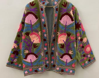 Handgjord broderad sammets Suzani-jacka | Blommiga kläder för kvinnor | Present till henne | Bomberjacka för vintern | Kimonojacka för gatan | Vårkappa