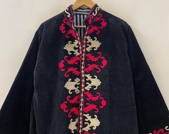 Schwarze Suzani bestickte Samtjacke | Boho Blumen Jacke | Vintage Winter Kimono Jacke | Ethnische warmer Wintermantel | Geschenk für Sie
