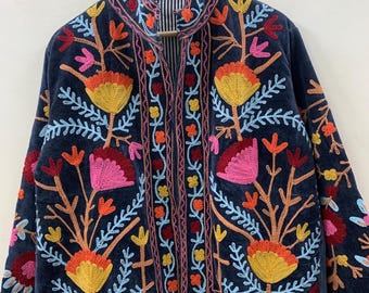 Chaqueta corta de terciopelo suzani india / Chaqueta con bordado suzani / Chaqueta de invierno para mujer / Abrigo suzani / Regalo para ella / Chaqueta tipo plumero