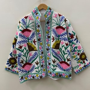 Handmade Suzani Embroidery Spring Jacket, Women&#39;s Quilted Jacket, Ethnic Unisex Coat, Suzani Short Quilted Jacket | Gift For Her | Outerwear