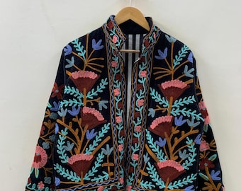 Suzani geborduurde fluwelen winterjas | Handgemaakte korte festivaljas | Etnische boho-bovenkleding | Winterkimonojas | Cadeau voor vrouw