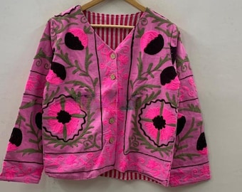 Rosa traditionelle Suzani-Jacke | Samtmantel mit Blumenstickerei | Handgefertigte Winterbekleidung | Boho-Stil | Kunsthandwerkliche Kleidung