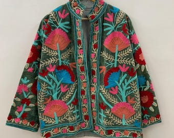 Handgjord Suzani-jacka i broderi i sammet | Blommiga kläder för kvinnor | Present till henne | Bomberjacka för vintern | Kimonojacka för gatan | Vårkappa