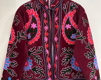 Winterjacke aus Samt mit floraler Suzani-Stickerei | Handgefertigter kurzer Festtagsmantel | Festtagsoutfit | Wintermantel | Traditionelle Jacke