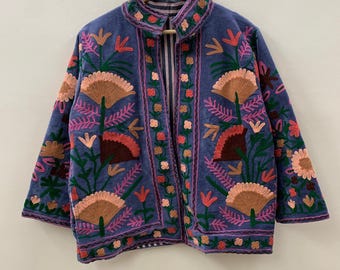 Boho Suzani geborduurd fluwelen jack | Handgemaakte korte festivaljas | Etnische boho-bovenkleding | Winterkimonojas | Cadeau voor vrouw