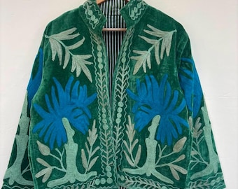 Samtjacke von Suzani mit Stickerei | Boho-Samtjacke | Suzani Bomberjacke | Hippie-Festival-Mantel | Handgefertigte Oberbekleidung | Geschenkidee für Sie