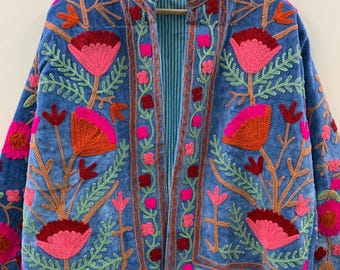 Boho Suzani Samtjacke | Handgemachter usbekischer bestickter Mantel | Übergroße ethnische Winterjacke | Vintage inspirierte Oberbekleidung