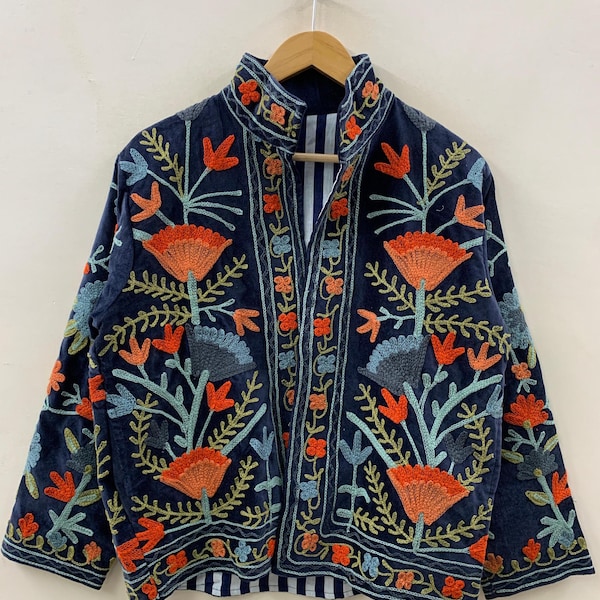 Giacca invernale in velluto ricamato Suzani / Cappotto corto da festival fatto a mano / Capospalla etnico boho / Giacca kimono invernale / Regalo per la moglie