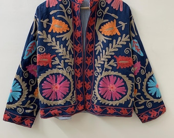 Kurzer Wintermantel von Suzani aus blauem Baumwoll-Duck-Baumwollstoff | Frühlingsjacke | Bomberjacke von Suzani | Vintage-Boho-Jacke | Geschenkidee für Sie | Winteroberbekleidung