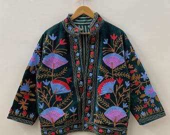 Groene Suzani geborduurde korte fluwelen jas | Handgemaakte festivaljas | Etnische ambachtelijke bovenkleding | Fluwelen bohojack voor dames | Cadeau-idee