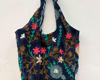 Borsa tote in velluto nero ricamato Suzani / Borsa da mercato riutilizzabile fatta a mano / Borsa per lo shopping ecologica / Borsa per festival / Regalo per donne