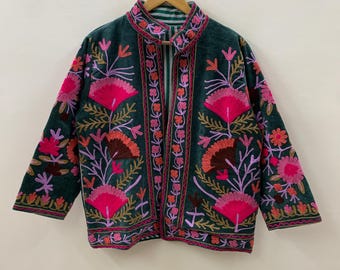 Handgemaakt Suzani geborduurd fluwelen jack | Handgemaakte korte festivaljas | Etnische boho-bovenkleding | Winterkimonojas | Cadeau voor vrouw